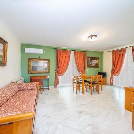 Odysseus Palace Poros  Buitenkant foto