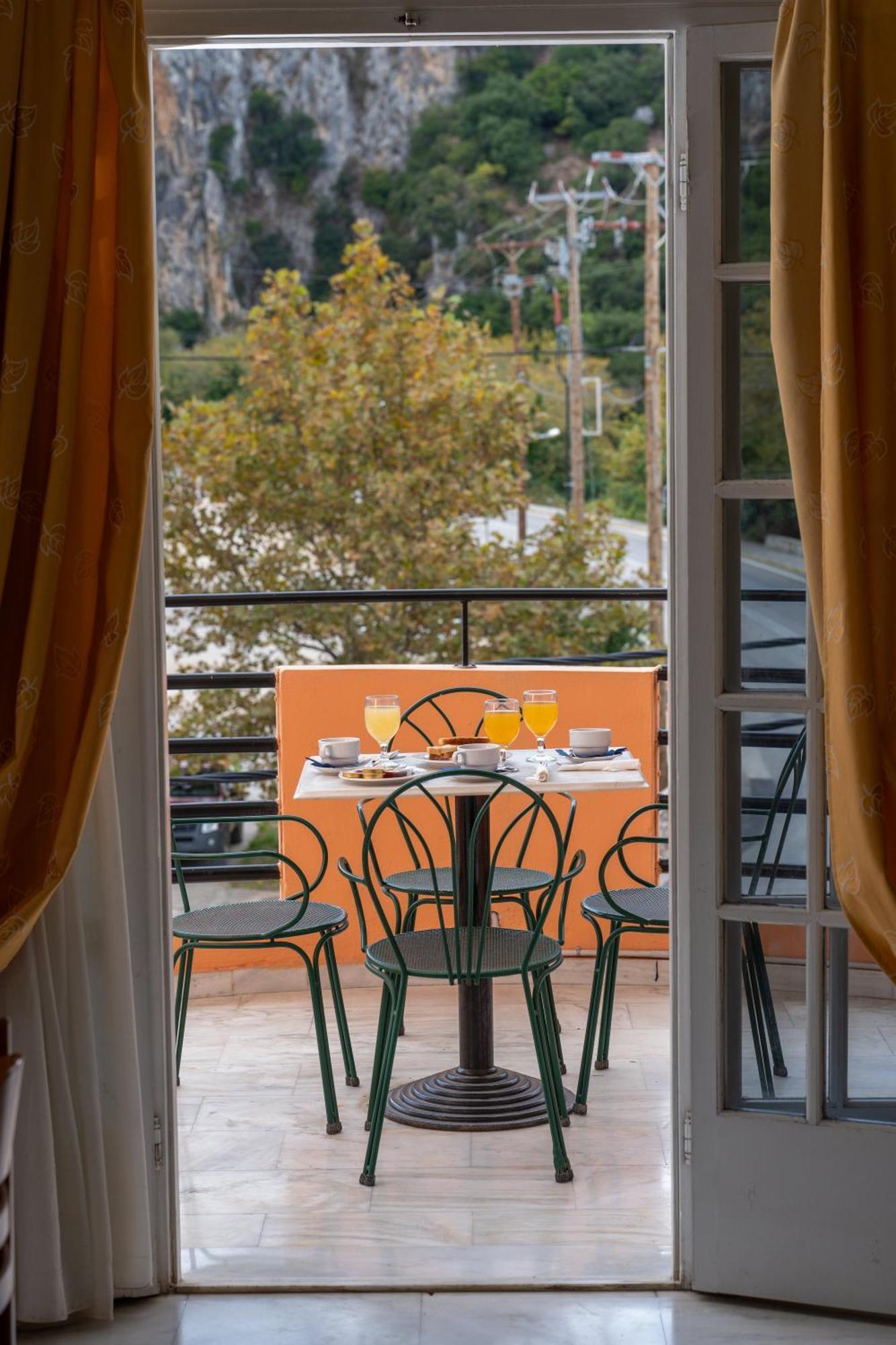 Odysseus Palace Poros  Buitenkant foto