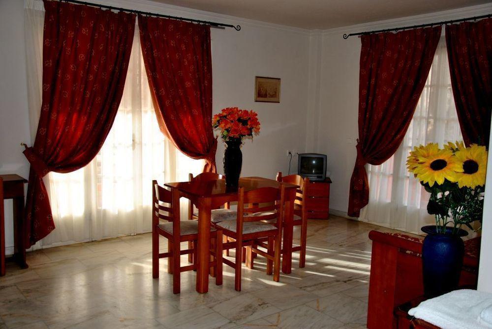 Odysseus Palace Poros  Buitenkant foto