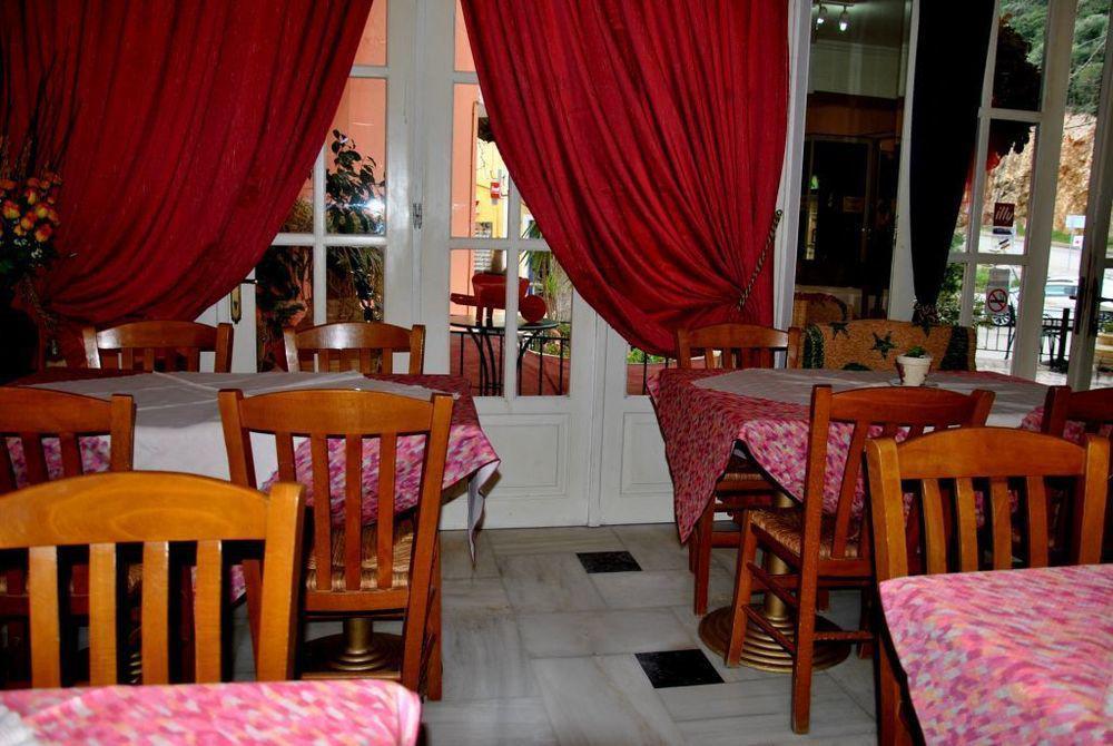 Odysseus Palace Poros  Buitenkant foto