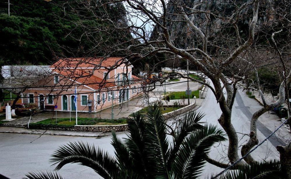 Odysseus Palace Poros  Buitenkant foto